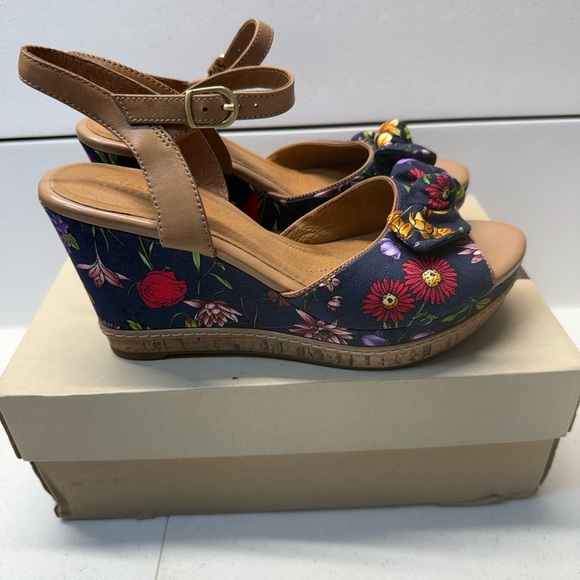 Clarks - Picture 2 of 8